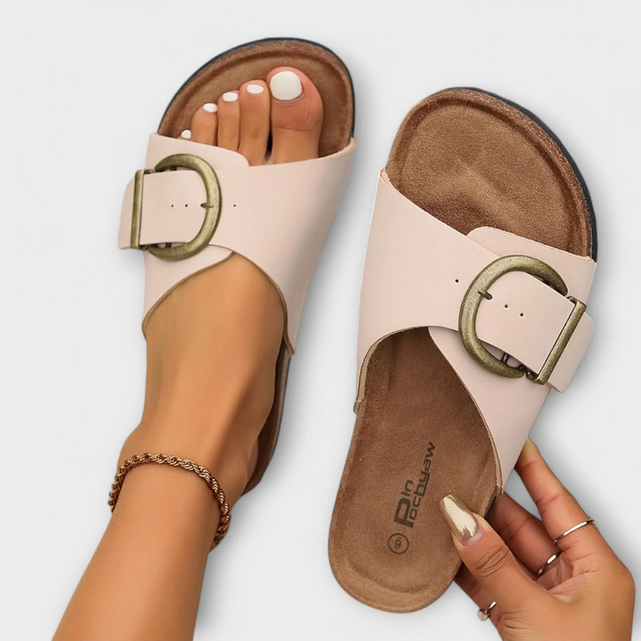 YLENIA™ | Sandalo estivo confortevole